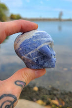 Load image into Gallery viewer, Unearthly carved Sodalite Alien to reduce worrying👽💙