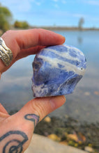 Load image into Gallery viewer, Unearthly carved Sodalite Alien to reduce worrying👽💙
