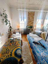 Load image into Gallery viewer, Divine Duo Session at the 3Portal in Niagara on the Lake
