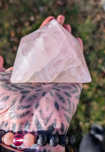 Load image into Gallery viewer, Powerful ROSE QUARTZ pyramids to bring in more compassion.💗💗💗💗💗

