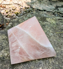 Load image into Gallery viewer, Powerful ROSE QUARTZ pyramid
