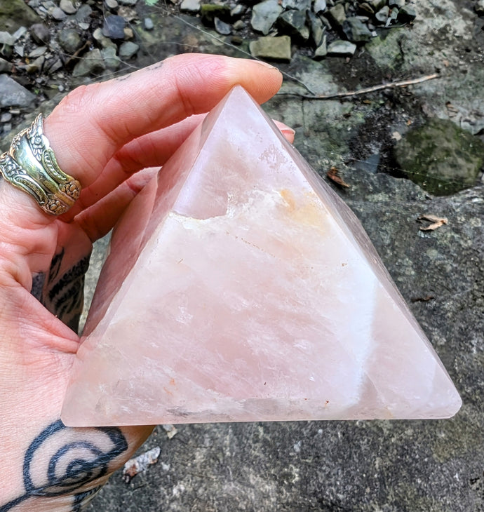Powerful ROSE QUARTZ pyramid