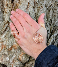 Load image into Gallery viewer, Handmade 100% Copper Hand Spirals
